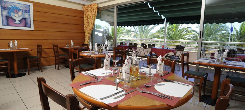 Travelodge Alicante Puerto Restaurante foto
